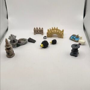 Mini Hedgehog Small Pet Garden Figurine Set - Black & Yellow